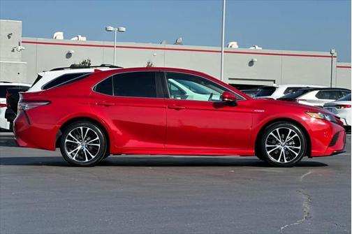2019 Toyota Camry Hybrid SE