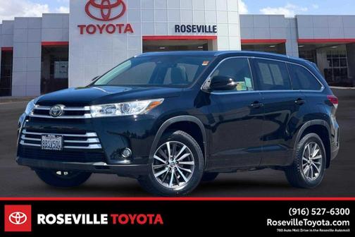 Midnight Black Metallic 2017 Toyota Highlander XLE