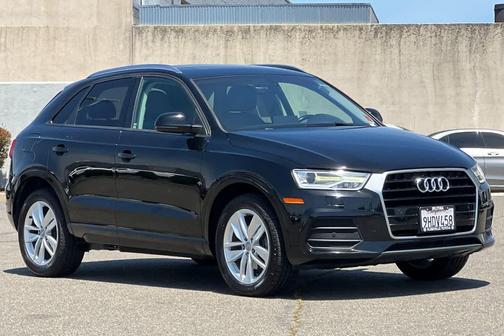 Mythos Black Metallic 2017 Audi Q3 2.0T Premium