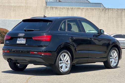 Mythos Black Metallic 2017 Audi Q3 2.0T Premium