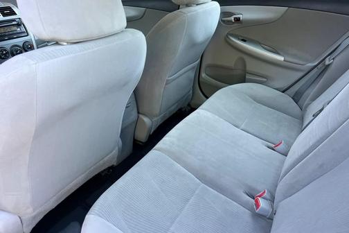 Classic Silver Metallic 2012 Toyota Corolla LE
