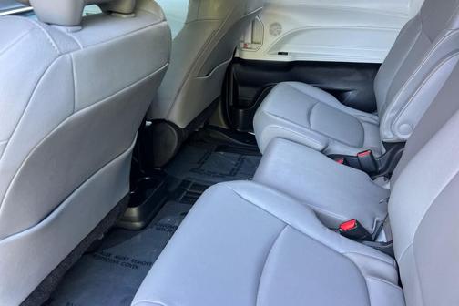 Wind Chill Pearl 2025 Toyota Sienna XLE