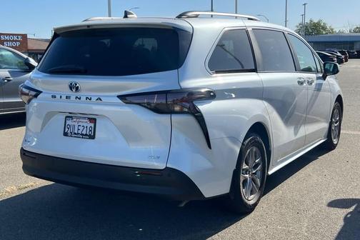 Wind Chill Pearl 2025 Toyota Sienna XLE