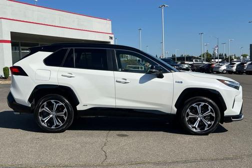 Blizzard Pearl/Midnight Black Metallic 2022 Toyota RAV4 Prime XSE