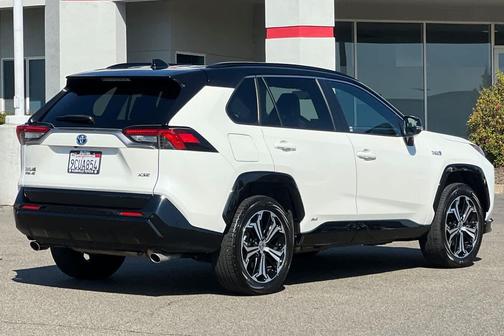 Blizzard Pearl/Midnight Black Metallic 2022 Toyota RAV4 Prime XSE