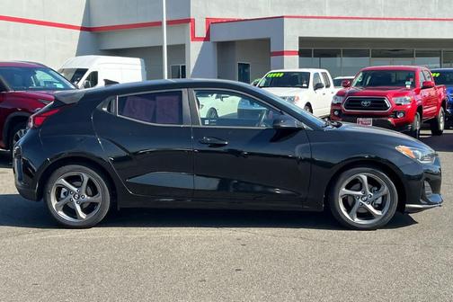 2019 Hyundai Veloster 2
