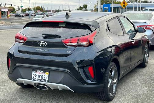 2019 Hyundai Veloster 2