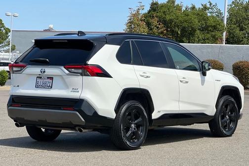 Blizzard Pearl w/Black Roof 2019 Toyota RAV4 Hybrid SE