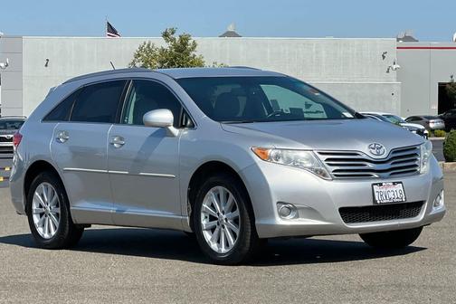 Classic Silver Metallic 2012 Toyota Venza LE