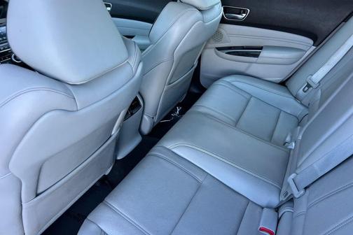 Lunar Silver Metallic 2018 Acura TLX Technology