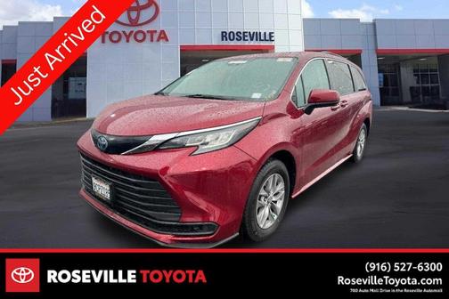 2022 Toyota Sienna LE