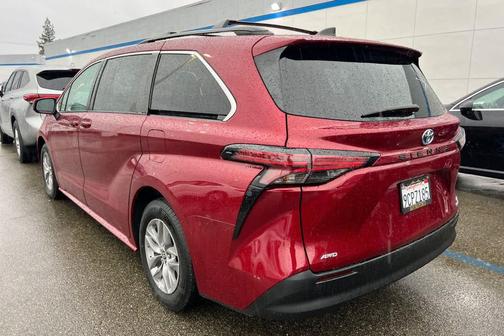 2022 Toyota Sienna LE