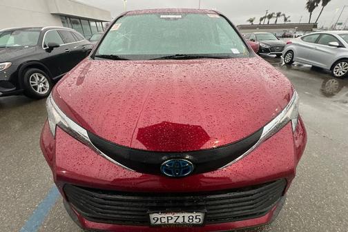 2022 Toyota Sienna LE