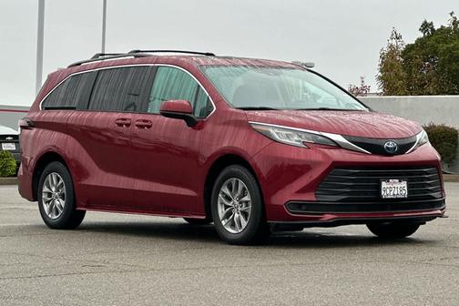 2022 Toyota Sienna LE