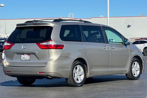 2017 Toyota Sienna LE