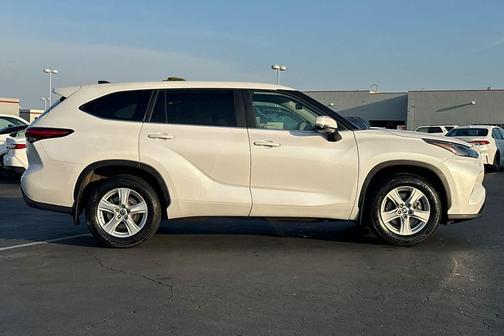 2023 Toyota Highlander LE