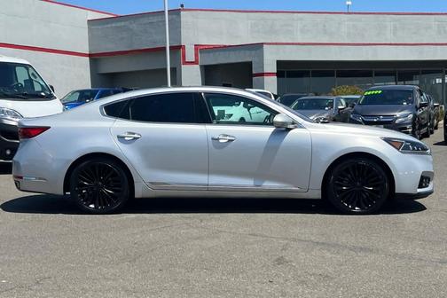 2017 Kia Cadenza Limited