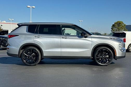 2022 Mitsubishi Outlander Black Edition 2WD