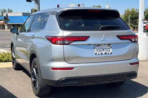 2022 Mitsubishi Outlander Black Edition 2WD