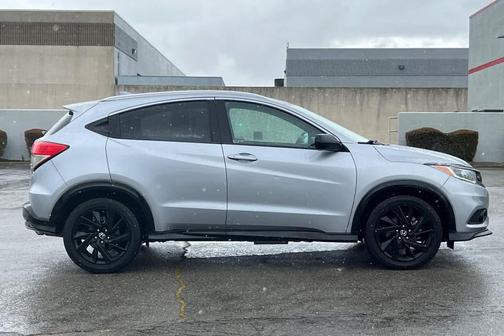 Lunar Silver Metallic 2022 Honda HR-V AWD Sport