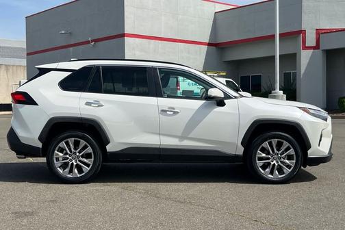 Blizzard Pearl 2022 Toyota RAV4 Limited