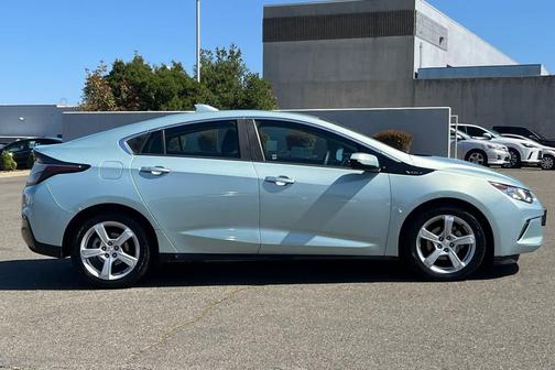 Green Mist Metallic 2018 Chevrolet Volt LT