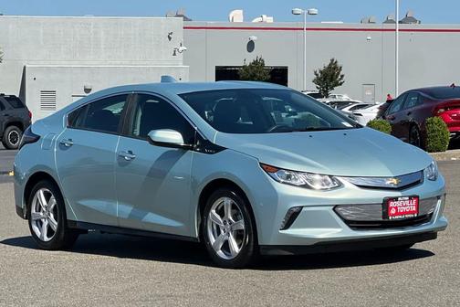 Green Mist Metallic 2018 Chevrolet Volt LT