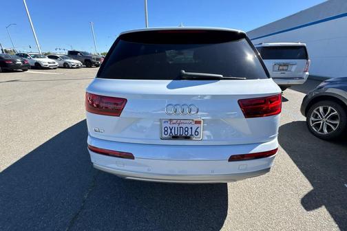 White 2019 Audi Q7 45 Premium Plus