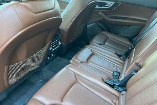 White 2019 Audi Q7 45 Premium Plus