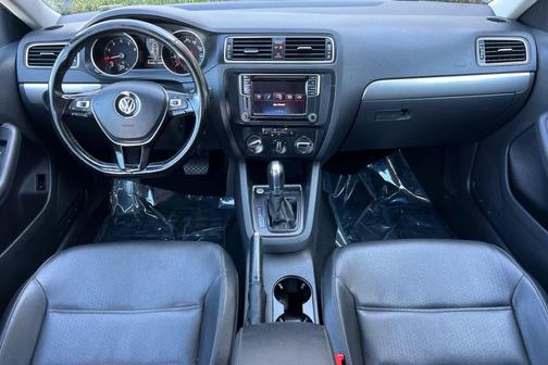 White Silver Metallic 2018 Volkswagen Jetta 1.4T SE
