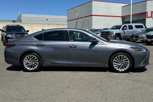 2021 Lexus ES 300h Luxury