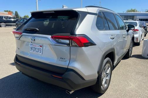 Silver Sky Metallic 2022 Toyota RAV4 Hybrid XLE