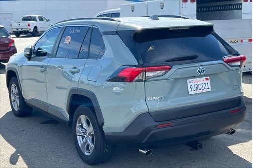 2022 Toyota RAV4 Hybrid XLE