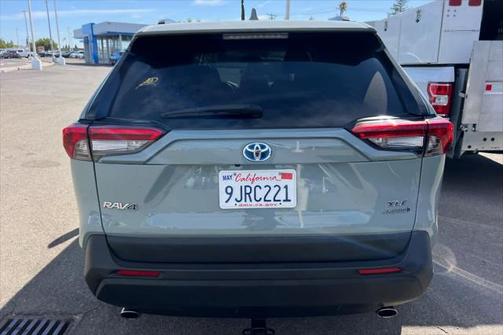 2022 Toyota RAV4 Hybrid XLE