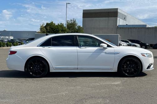 White Platinum Metallic Tri-Coat 2018 Lincoln Continental Reserve