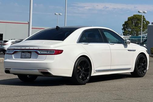 White Platinum Metallic Tri-Coat 2018 Lincoln Continental Reserve