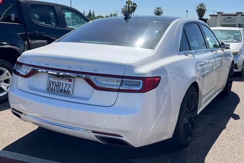 White Platinum Metallic Tri-Coat 2018 Lincoln Continental Reserve