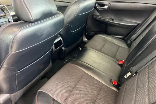 Super White 2017 Toyota Camry SE