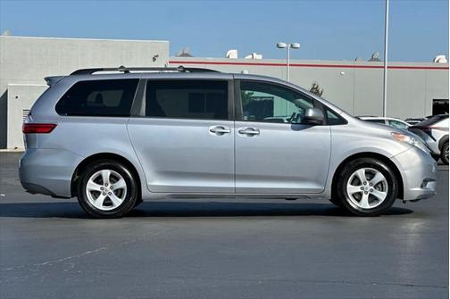 2017 Toyota Sienna LE