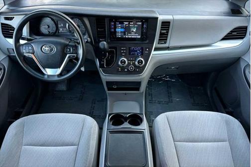 2017 Toyota Sienna LE