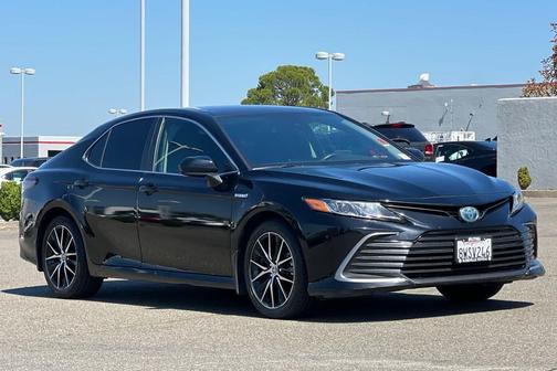 Midnight Black Metallic 2021 Toyota Camry LE