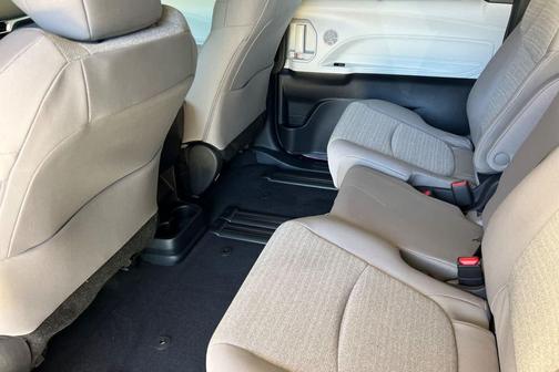 Ruby Flare Pearl 2026 Toyota Sienna LE