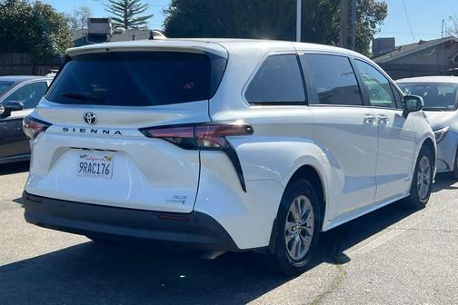 2021 Toyota Sienna XLE 7 Passenger