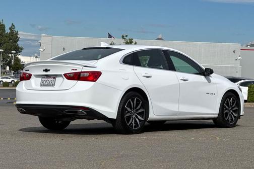 Summit White 2022 Chevrolet Malibu FWD RS