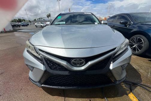 Celestial Silver Metallic 2018 Toyota Camry SE