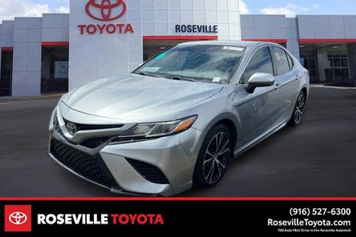 Celestial Silver Metallic 2018 Toyota Camry SE