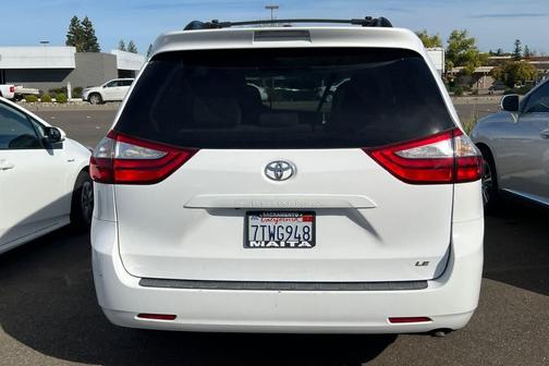 2016 Toyota Sienna LE