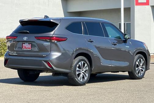 Magnetic Gray Metallic 2021 Toyota Highlander Hybrid XLE