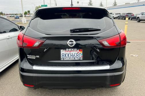 Magnetic Black Pearl 2019 Nissan Rogue Sport S