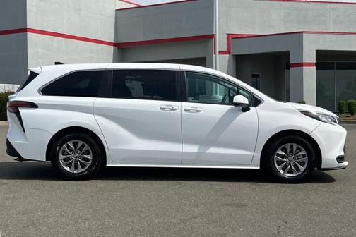 White 2022 Toyota Sienna LE